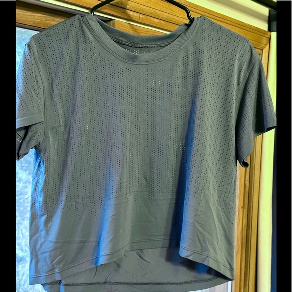 Lululemon vent tech T crop - Picture 1 of 2